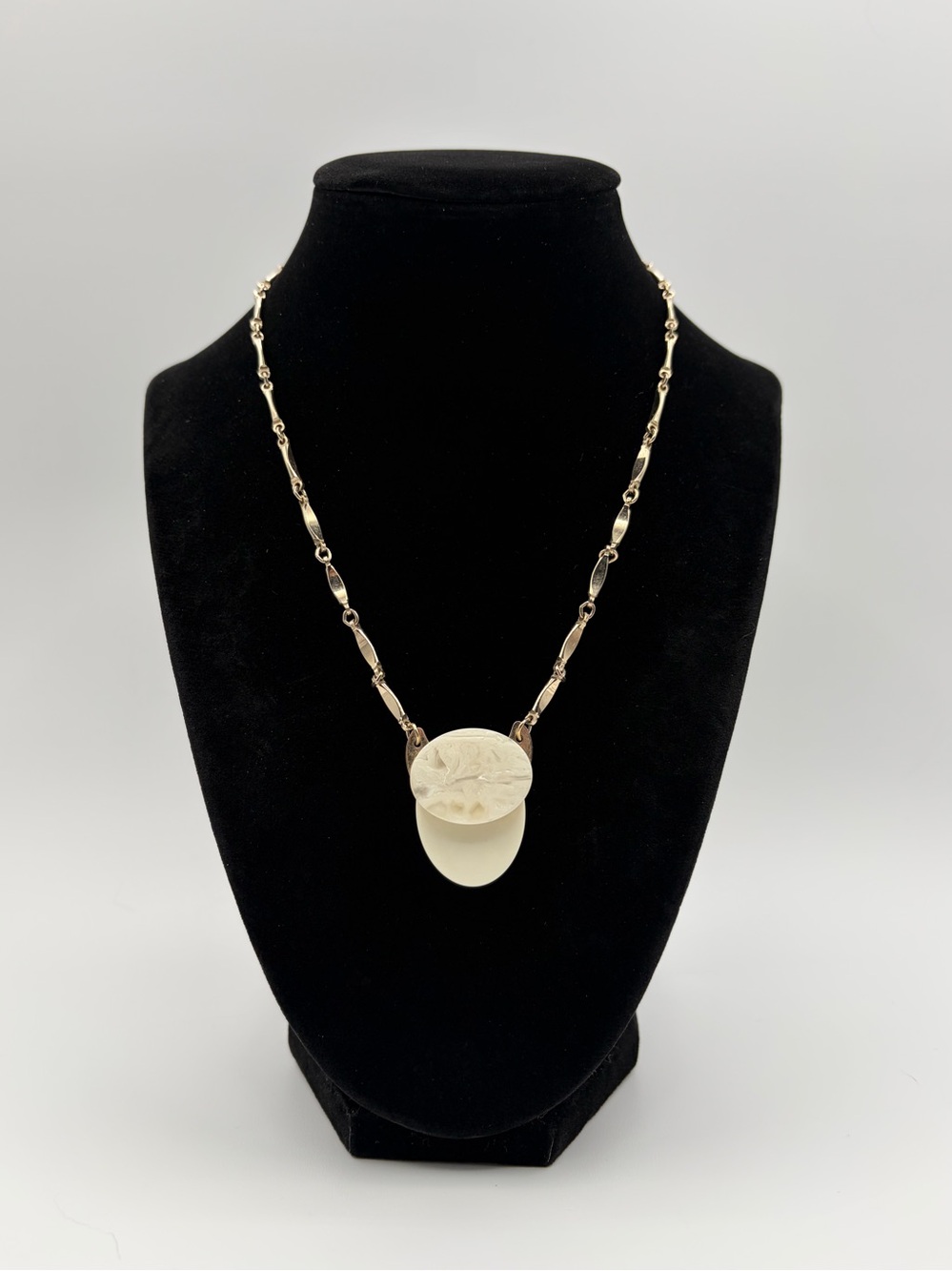 Vintage Gold Tone Cream Lucite Layered Oval Pendant Necklace